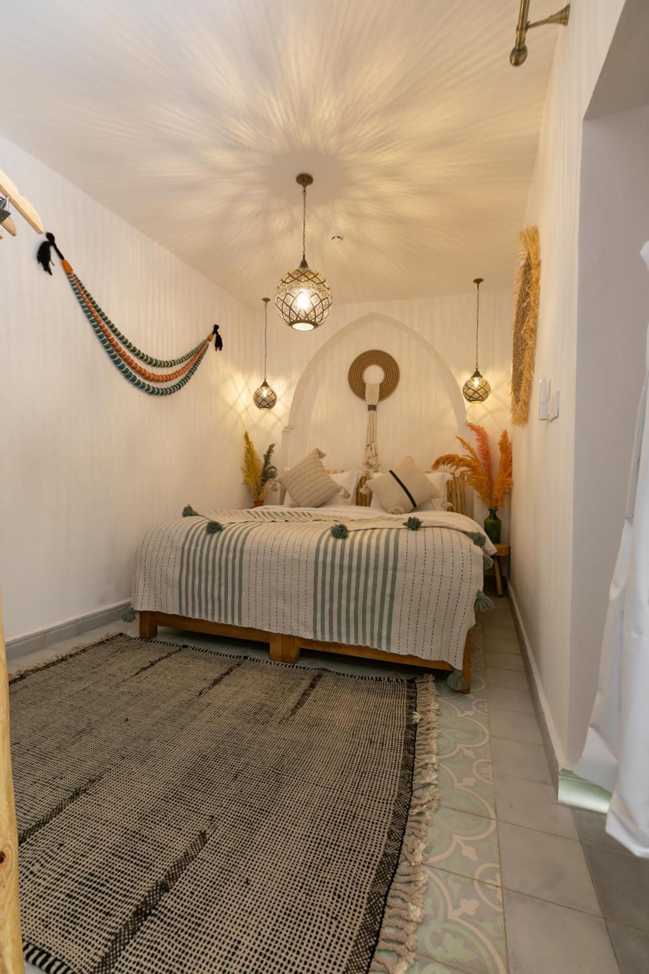 Lamalika Riad *